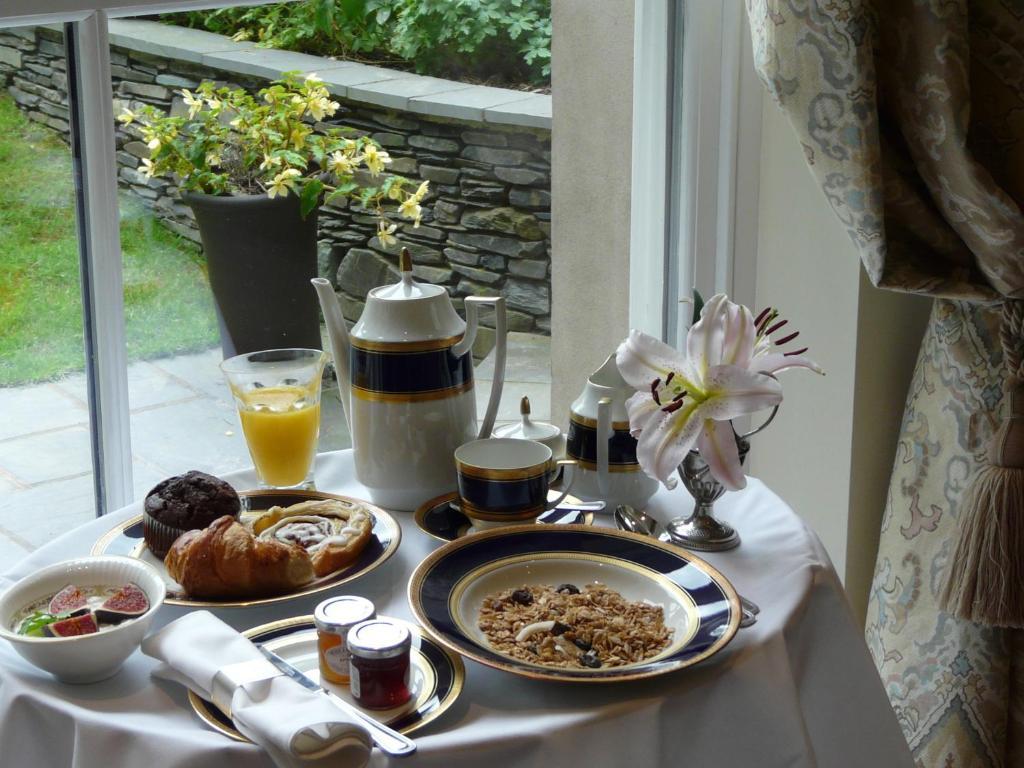 Annesdale House Bed & Breakfast Уиндермер Екстериор снимка