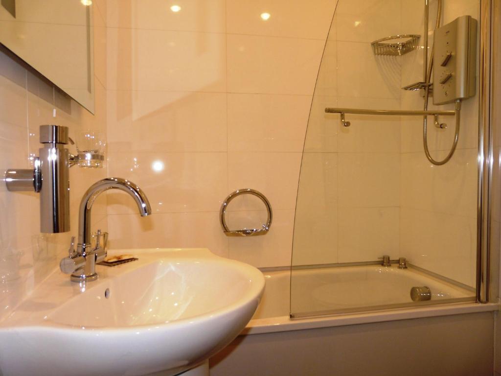 Annesdale House Bed & Breakfast Уиндермер Екстериор снимка